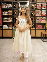 cotton-lined-off-white-sleeveless-ethnic-frock-for-women