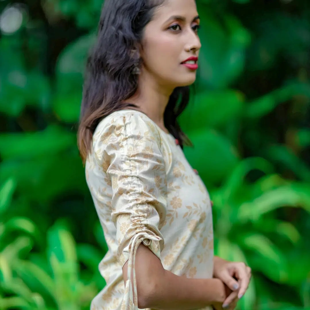 designer-sleeve-kasavu-kurti-for-women