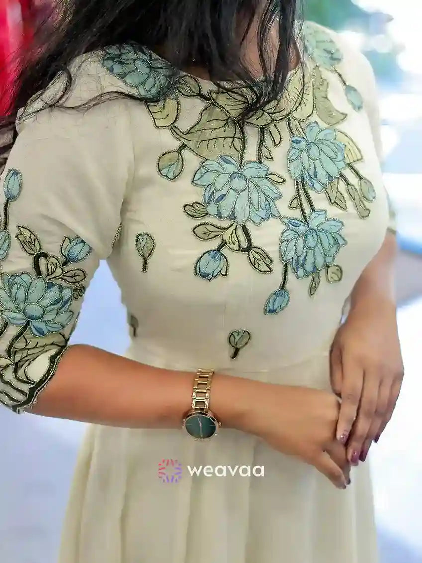 women-round-neck-anarkali-kurta-with-applique-work