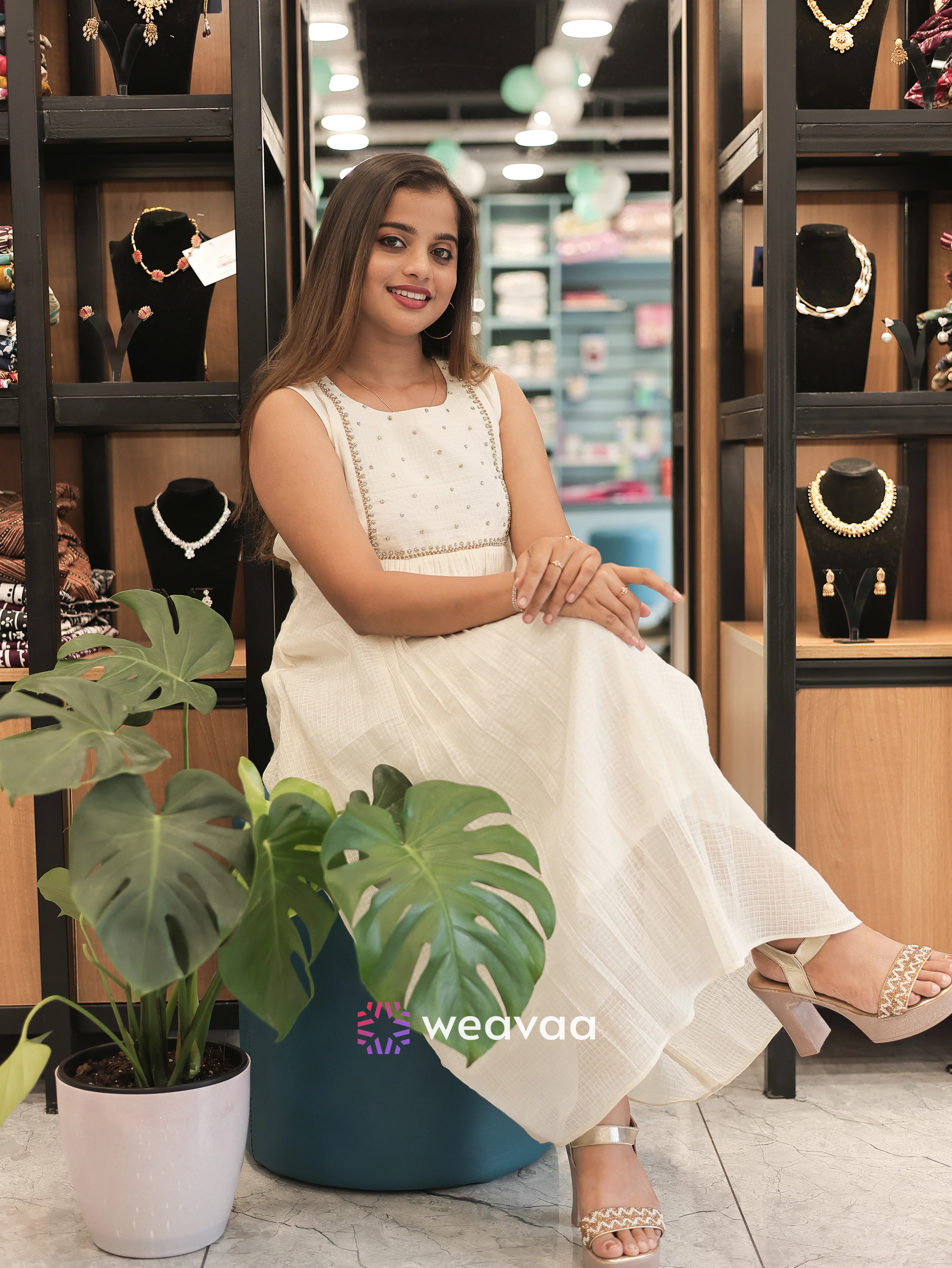 cotton-a-line-kurti-in-white-sleeveless-pattern-simple-and-trendy-casual-kurti-for-ladies