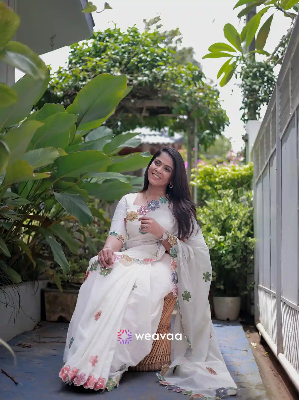 elegant-off-white-embroidered-saree-with-floral-applique-work