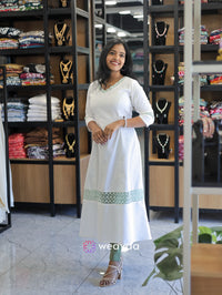 white-cotton-kurta-for-ladies-in-a-line-cut-with-floral-net-detail